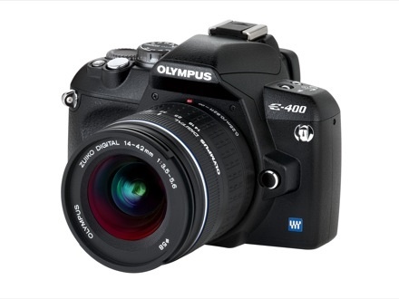 Olympus E-400 (Vorderansicht)