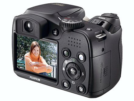 Fujifilm FinePix S5800 (Rückansicht seitlich)