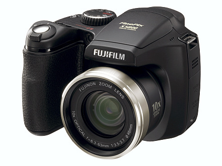 Fujifilm FinePix S5800 (Vorderansicht seitlich)