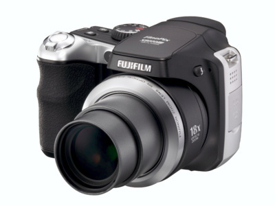 Fujifilm FinePix S8000fd (Vorderansicht seitlich)