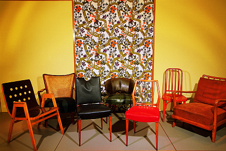 Hofmobiliendepot – Beispiele aus der Sammlung des 20. Jh. mit Stühlen von Roland Rainer, Josef Frank, Walter Loos und Oswald Ha