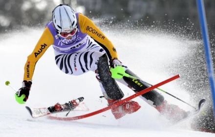 «Losgelöst: Fanny Chmelar verliert beim Slalom-Weltcup im Garmisch-Partenkirchen ihren rechten Ski.»