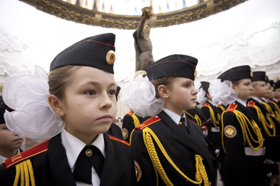 UNICEF-Foto des Jahres, Ehrenvolle Erwähnung 2011: Russland – Strammstehen in der Schule