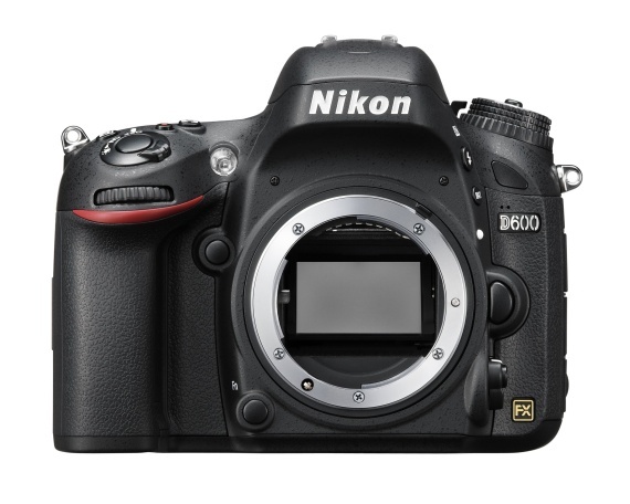 Nikon D600 (Vorderseite)