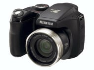 Fujifilm FinePix S5800 (Vorderansicht seitlich)