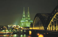 Köln (Dom mit Kulturzentrum und Hohenzollernbrücke)