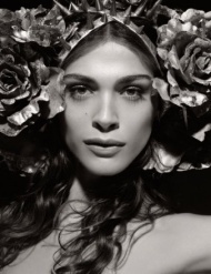 Pirelli-Kalender 2011: Elisa Sednaoui als Flora (Pirelli-Kalender 2011, Karl Lagerfeld)