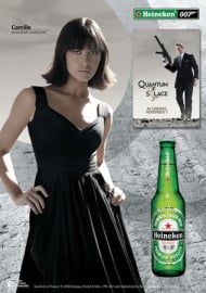 Bond-Girl in Heineken-Werbung (zu „Ein Quantum Trost“)