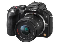 Panasonic Lumix G5 (Vorderseite mit 14—42mm-Optik)