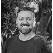 Christoph J Kellner