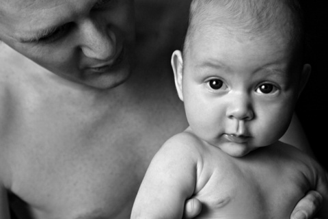 papa und baby, schwarzweiss foto