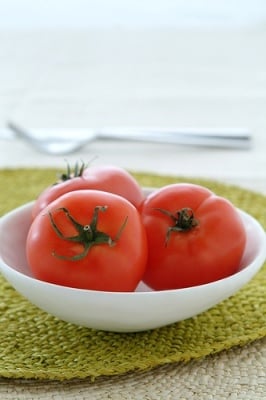raw – food styling tomatoes