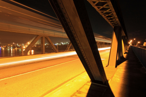 Brücke bei Nacht