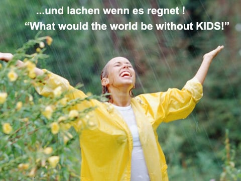 Mädchen im Regen – KIDS IMAGES