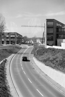 Blick aus der U7 auf das Zentrum des Scharnhauser Parks