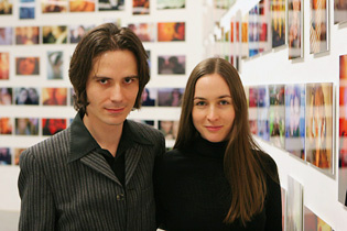 Nabiha + Thom vor der UNITY Installation zum Bremer Förderpreis für Bildende Kunst 2006