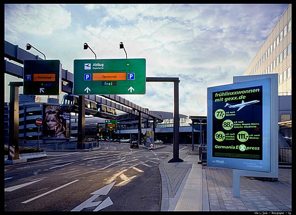 Wall AG Berlin, Werbeträger am Düsseldorfer Flughafen