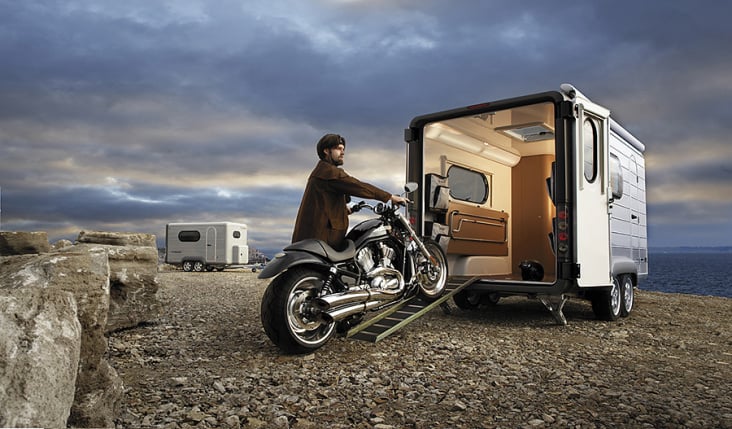 Rolf Nachbar: Knaus YAT / Harley Davidson on Location