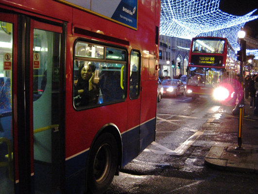 Die roten Busse sind wirklich überall