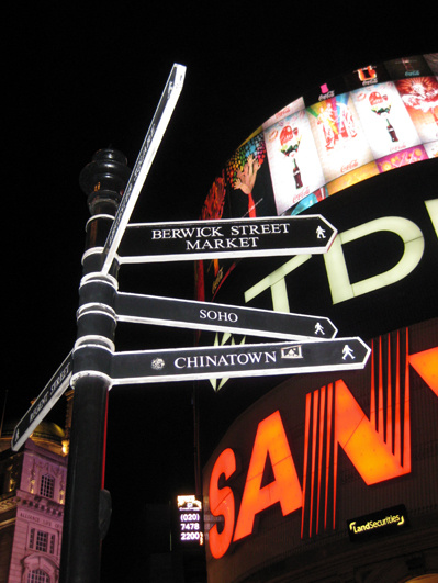 Wegweiser am Picadilly Circus