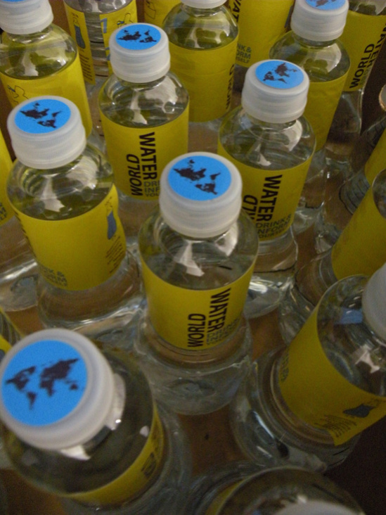 Die WORLDWATER-Flaschen mit Münchner Leitungswasser