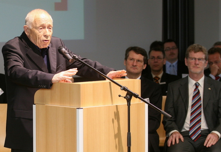 Heiner Geißler referiert beim Symposium der Finanzdienstleister an der Zweibrücker Fachhochschule