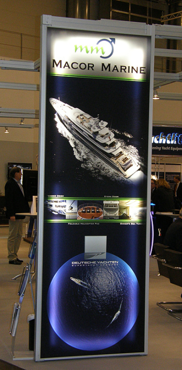 beleuchtetes Banner auf der boot 2010