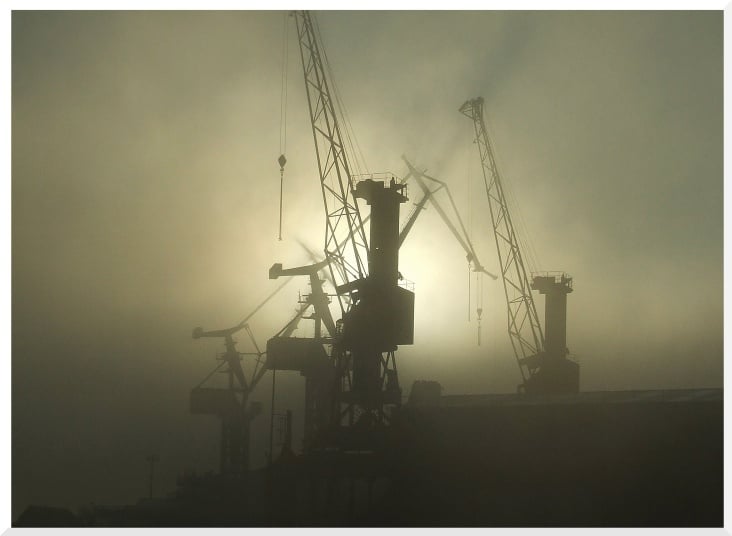 Hafen Hamburg im Nebel