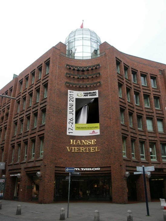 Großflächiger Banner im Hanse-Vierten