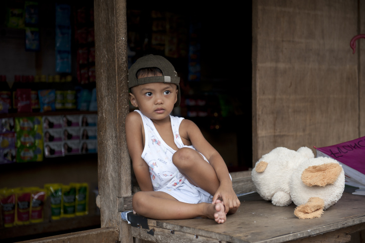 Kind auf einem Markt in Mindoro