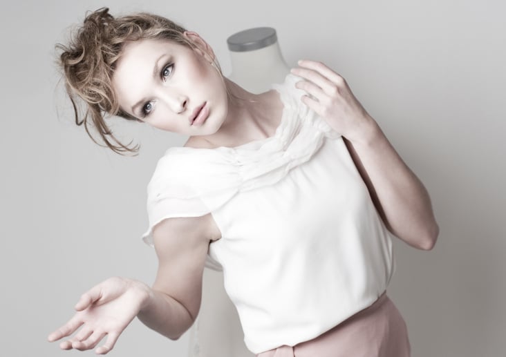 Fashion: Martta Jansson / Model: Sophie L. – IZIAO