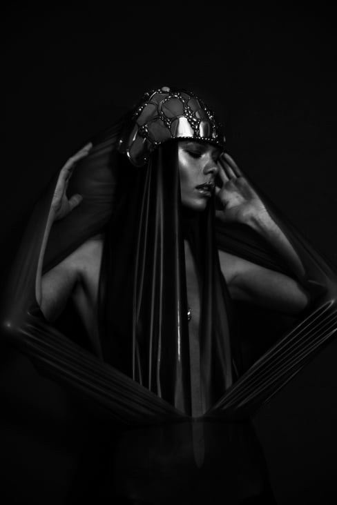 PHOTOGRAPHY: Roman Walczyna  JEWELLERY DESIGN: Michael Uhlig  STYLING & DESIGN: Beata Isabella Nitzke  MODEL: Pia Germann