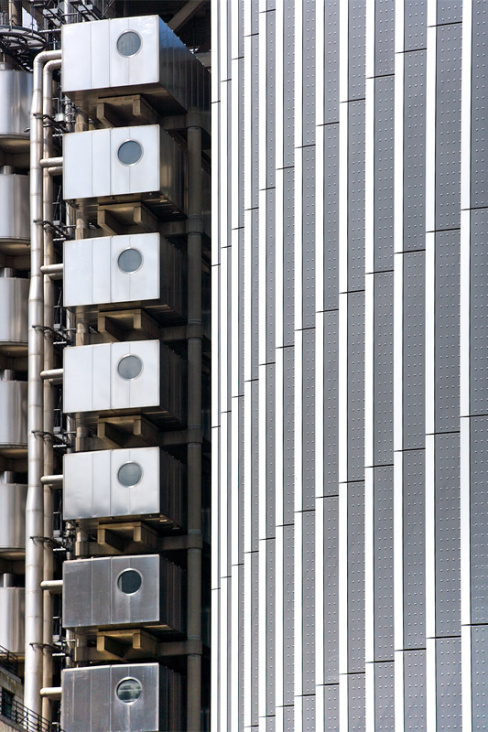 LLOYD’S BUILDING—LONDON