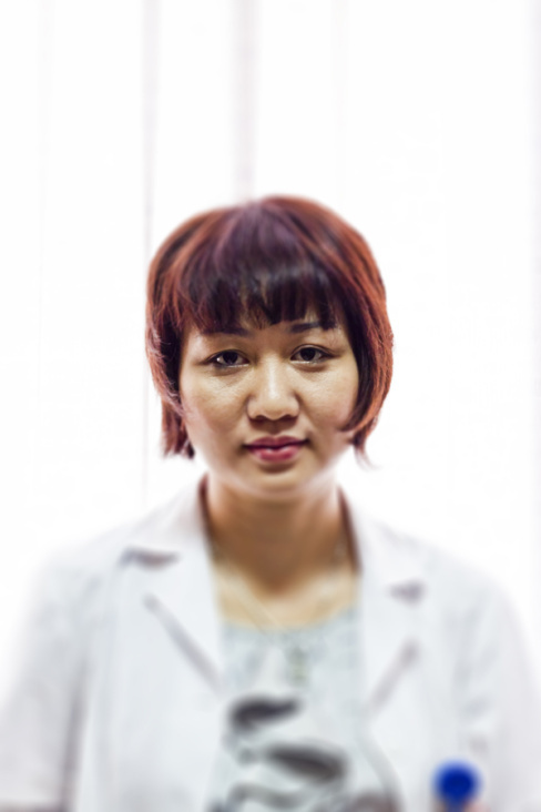 Portrait of Dr Linh, Breast Cancer Specialist.