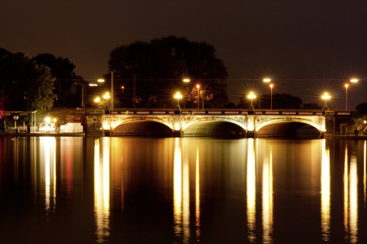 Lomardsbrücke bei Nacht