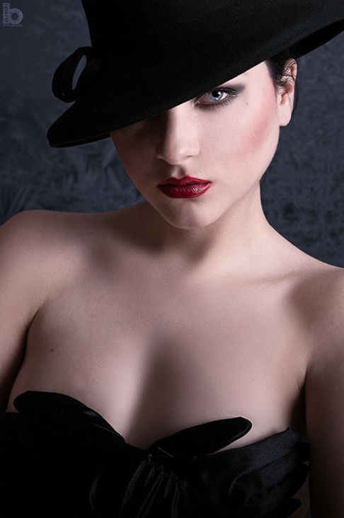 red lips | Model: Martina | Make-Up: Alexandra Assmann | Photographer: Andreas Bübl