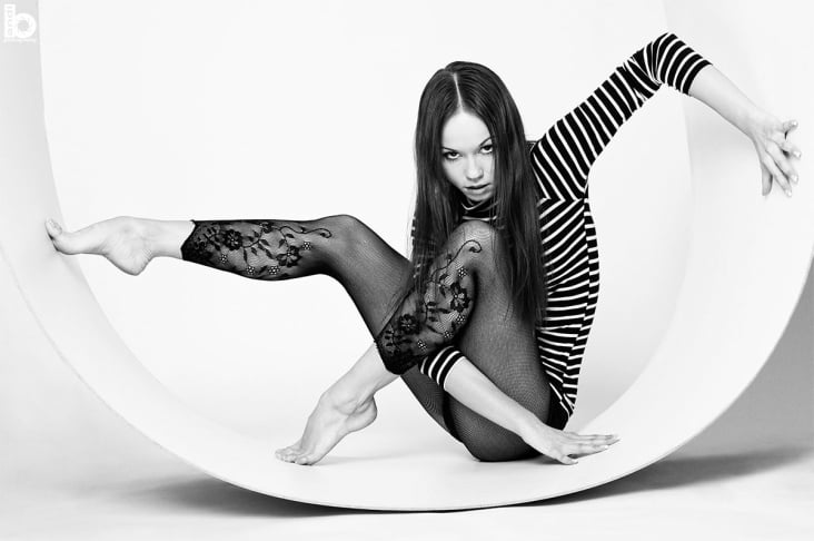 curvatures & stripes | Model: Oksana | HMA: Oksana | Photographer: Andreas Bübl