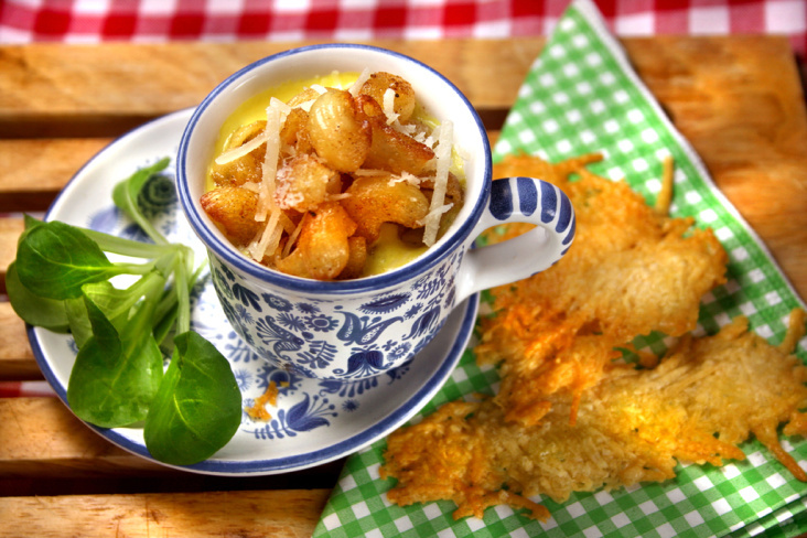 Allgäuer Käsesuppe mit Nudeln