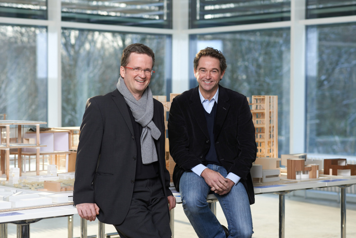 Axel Koschany (Koschany + Zimmer Architekten KZA), Prof. Andreas Fritzen (Hochschule Bochum) in der Bluebox der FH Bochum.