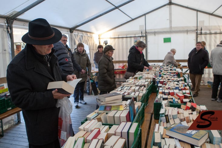 Bücherverkauf für einen guten Zweck