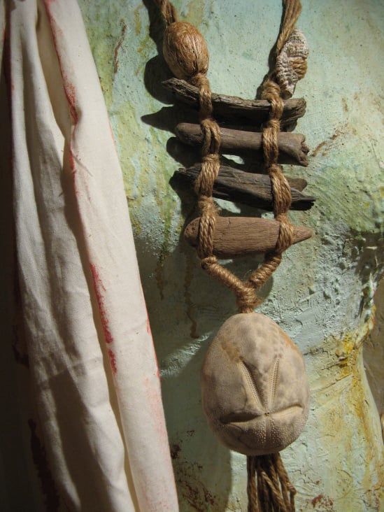 Kette aus Treibhölzer, Seeigelskelett, Naturfaserband