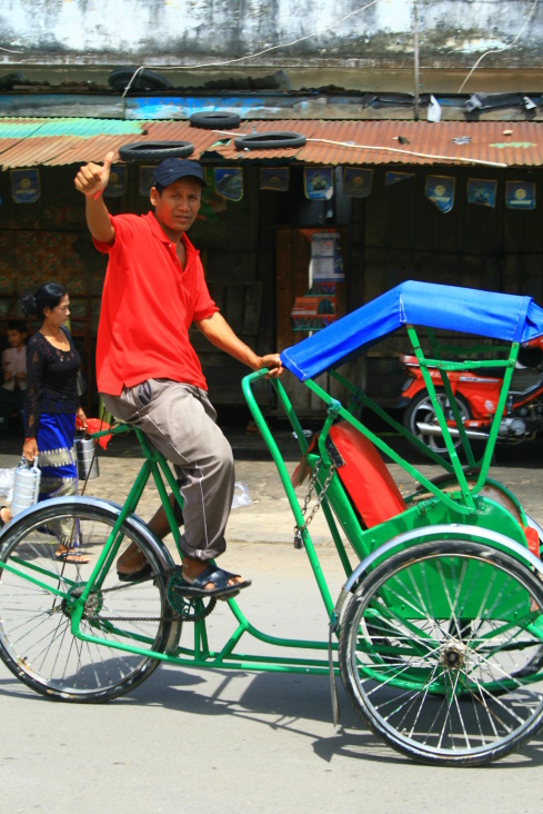 rickshaw driver in phnom penh