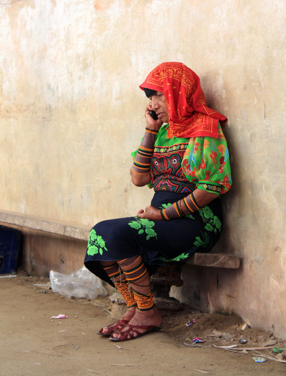 kuna woman with cell phone