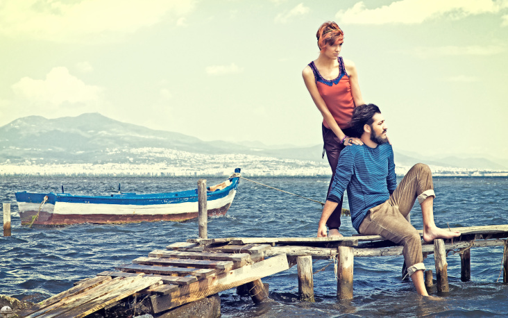 Eva Harris and Stratos Afentoulis in „Fisherman’s Friend“