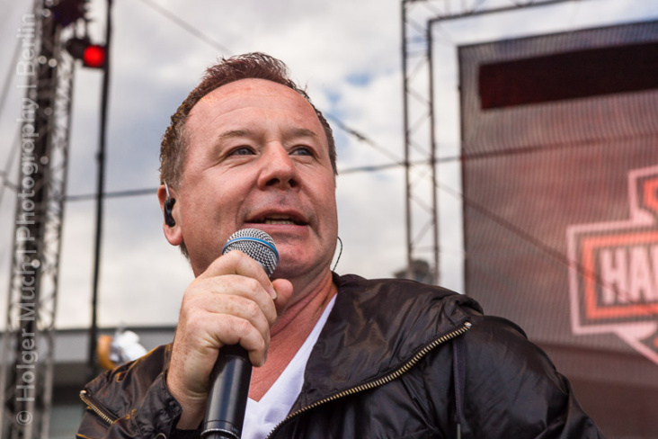 Simple Minds Konzert auf den Berlin Harley Days 2009 – Saenger Jim Kerr