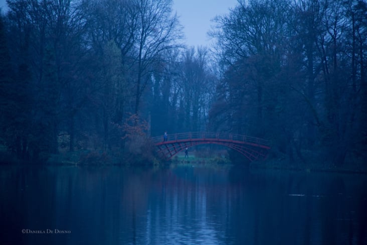 Die rote Brücke