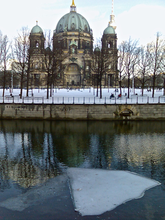 Winter am Berliner Dom