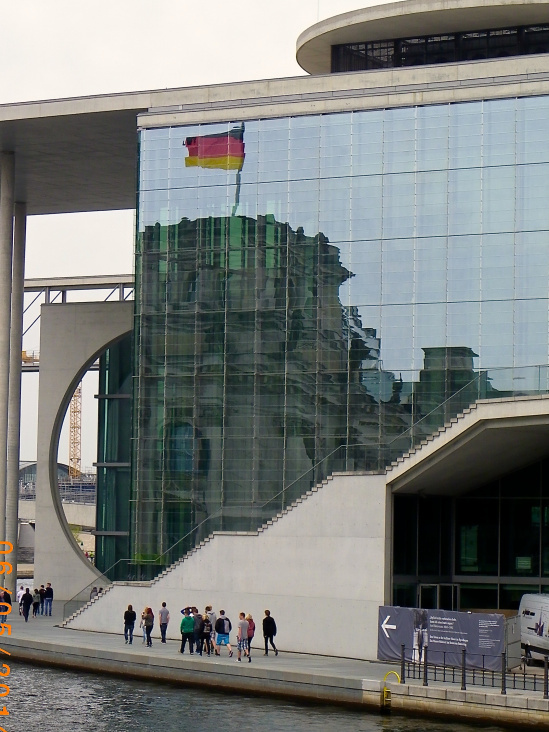 Dt. Bundestag, gespiegelt