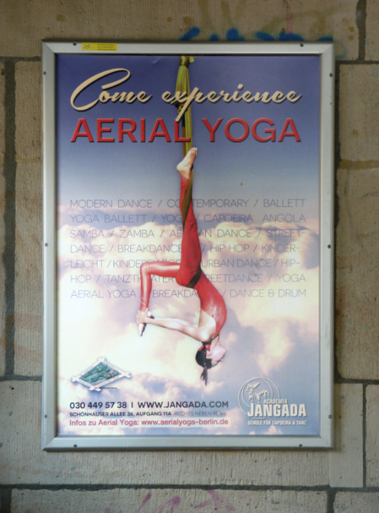 Aerial Yoga Din A0 U-Bahnhof Außenwerbung