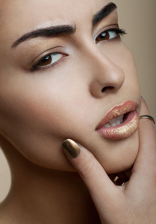 seduced by gold fever with Letizia @Modelpool